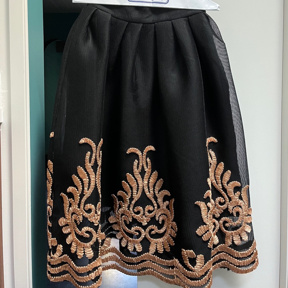 ✨🖤 Festive Embroidered Black Midi Skirt 🖤✨